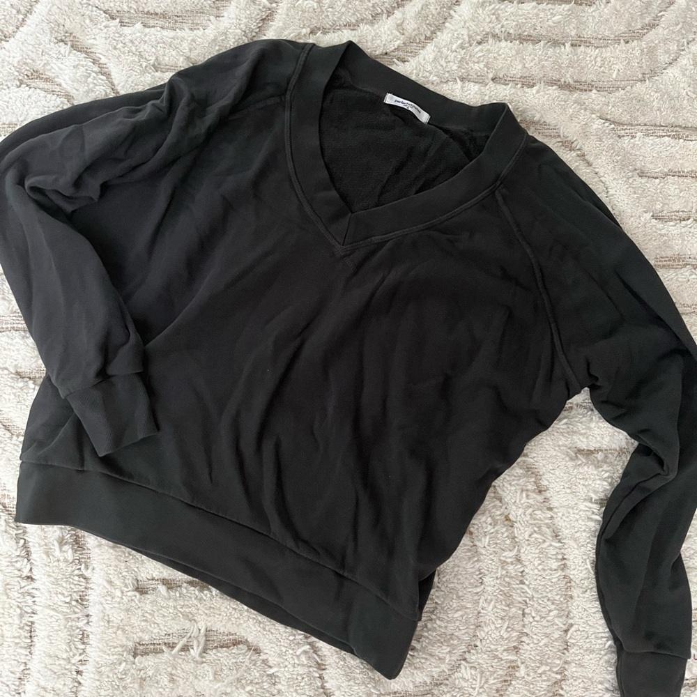 Perfect white tee , Black V-Neck Sweater Sz M - Picture 4 of 4